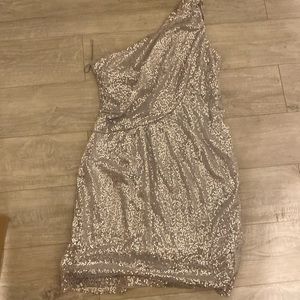 A cute, gray one shoulder dress